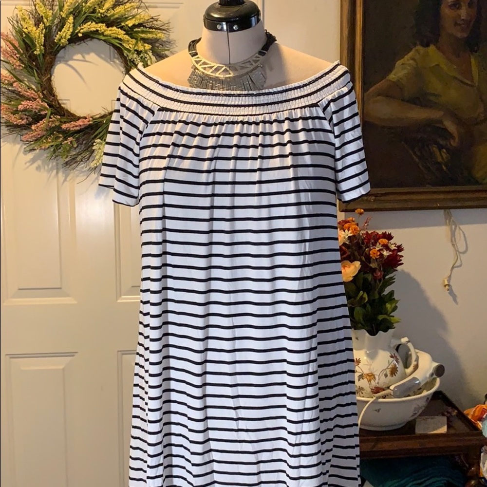 Off shoulder trapeze dress. Runs small!